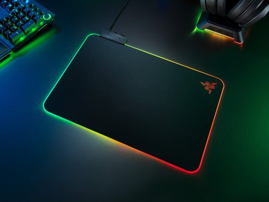 Bàn di chuột Razer Firefly V2 (RZ02-03020100-R3M1)